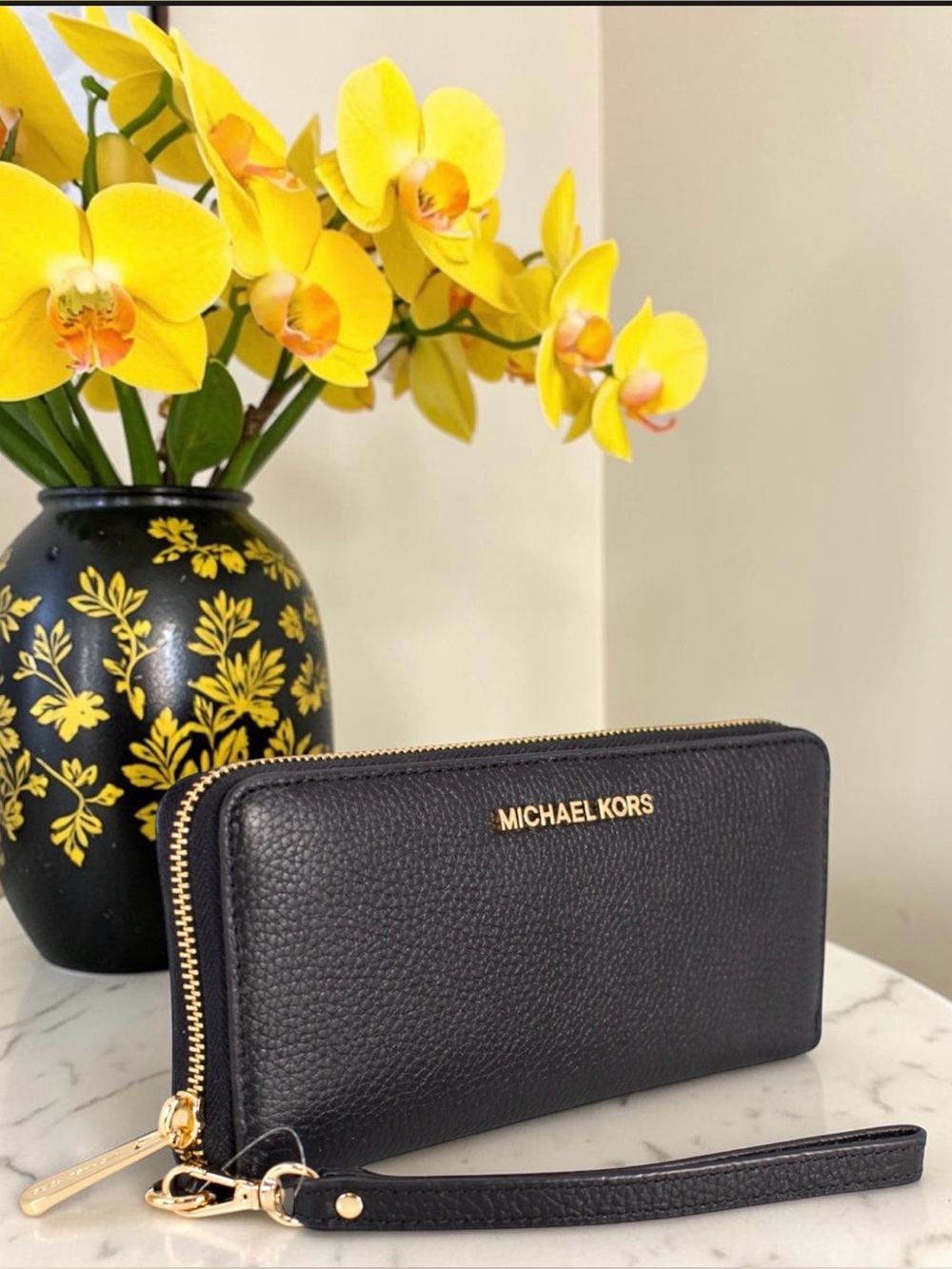 Michael Kors NEW  Large Flat Phone Case Wristlet or Wallet!